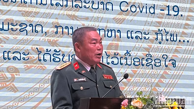 武文统大校发表讲话。 武文统大校发表讲话。