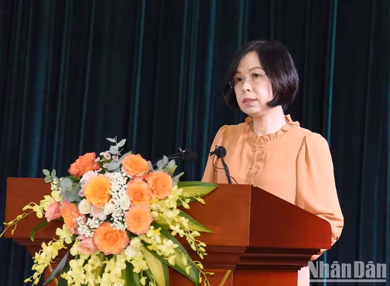 越通社社长武越庄在会议上发表讲话。