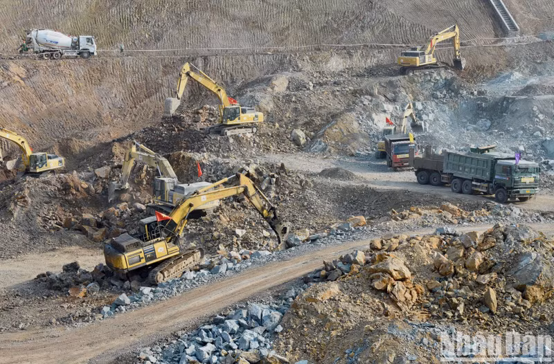 和平水电站扩建项目工程一角。