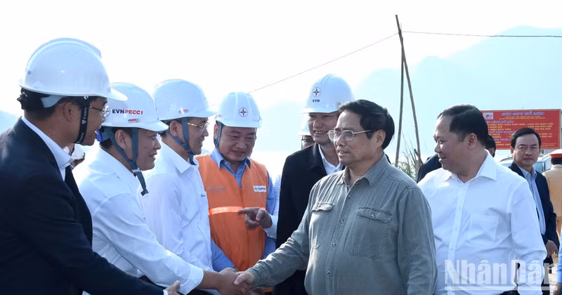 范明正总理和和平水电站扩建项目工作人员。