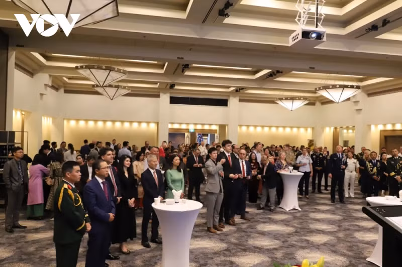 各位代表参加仪式。（图片来源：vov.vn）