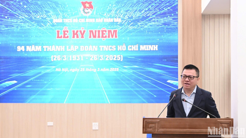 《人民报》社总编辑黎国明发表讲话。