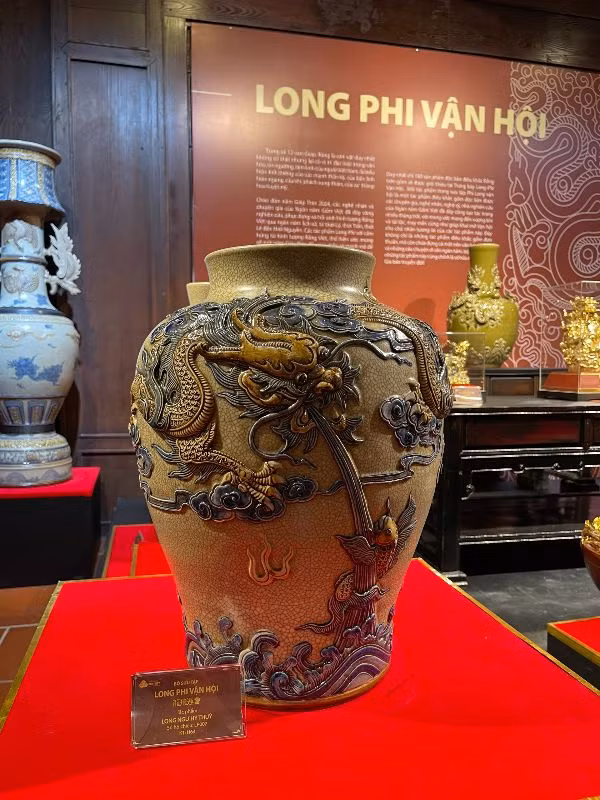 龙飞运会陶瓷系列的作品。（图片来源：nguyentrungthanh.org）