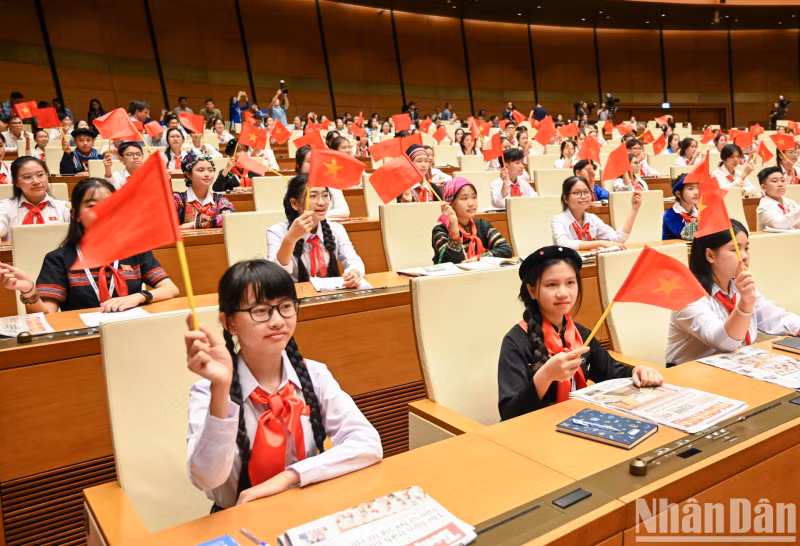 儿童代表出席会议。