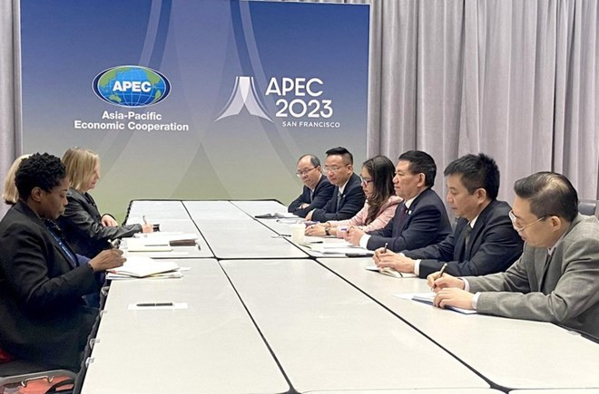 越南财政部长胡德福会见世界银行行长安娜·比耶德。（图片来源：越南财政时报）