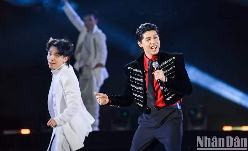 著名艺术家、歌手参加演出。