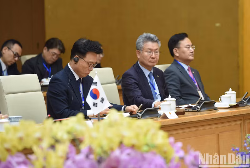 由韩国国会议长金振杓率领的工作代表团。