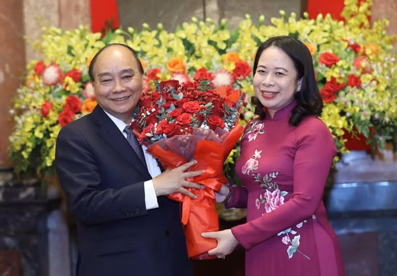 原国家主席阮春福和代国家主席武氏映春。（图片来源：北江报网）