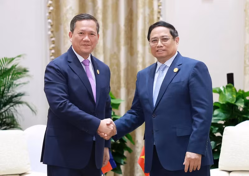 越南政府总理范明正会见柬埔寨首相洪玛奈。