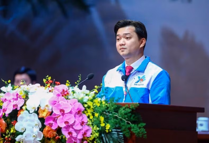 胡志明共青团中央书记阮明哲在大会上发言。