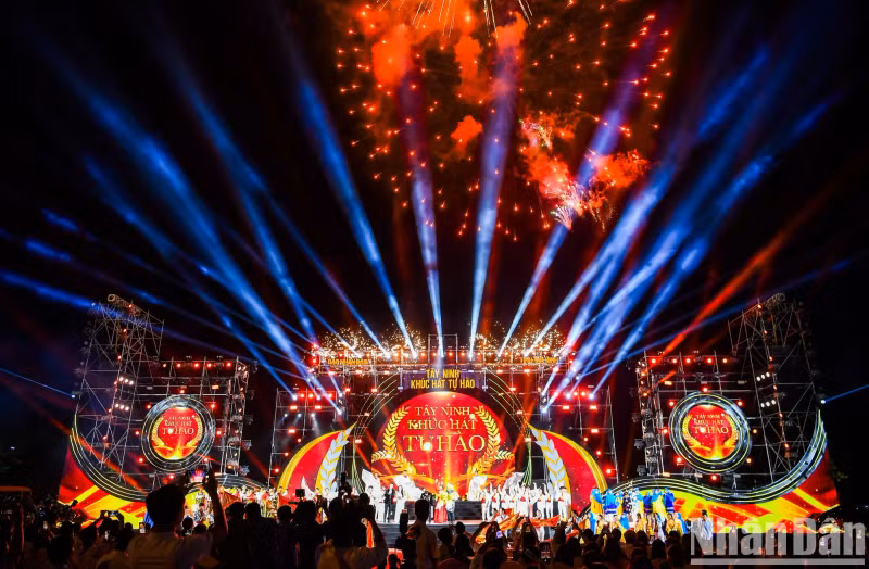 西宁—骄傲之歌艺术晚会场景。