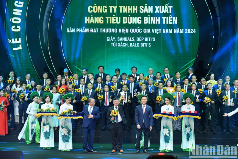 获得2024年“国家品牌”产品的企业代表。