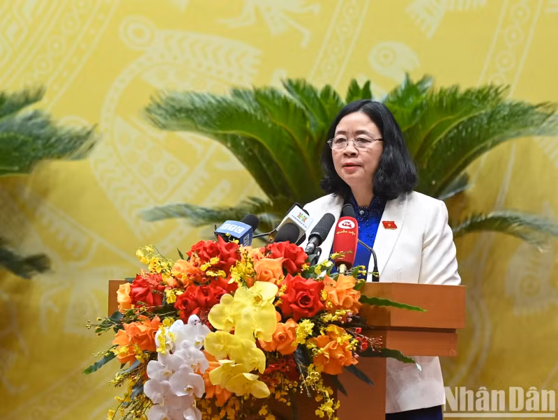 河内市市委书记裴氏明怀发表讲话。