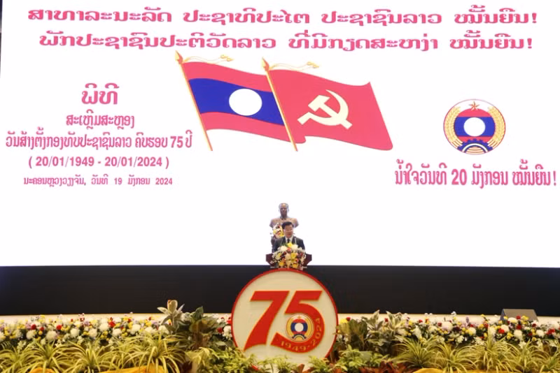 老挝人民革命党总书记、国家主席通伦在活动上发表讲话。（图片来源：越通社）