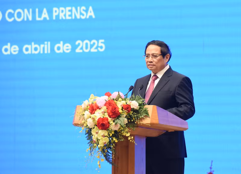 范明正总理发表讲话。 范明正总理发表讲话。