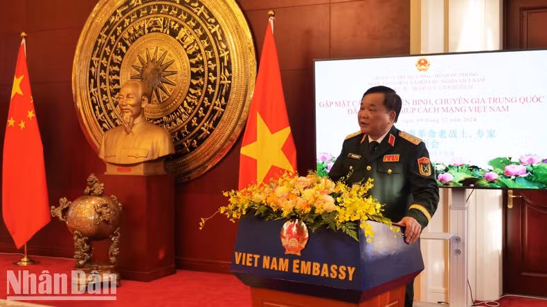 黄春战上将发表讲话。