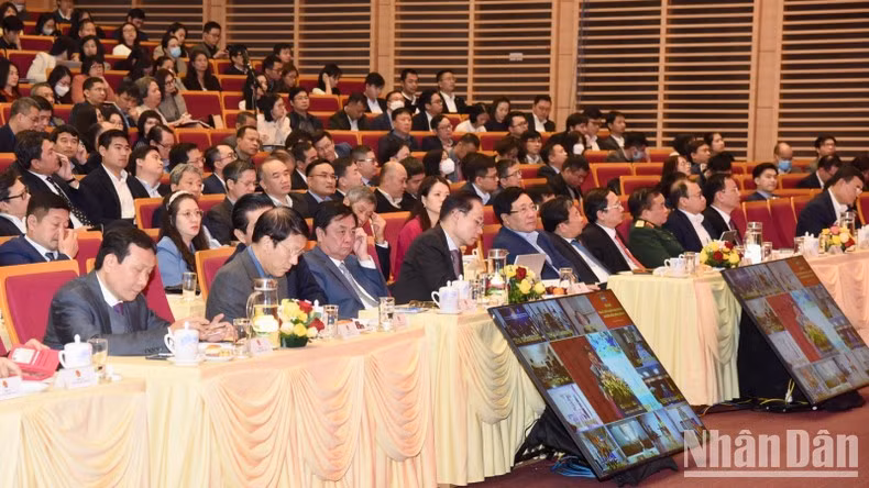与会代表。