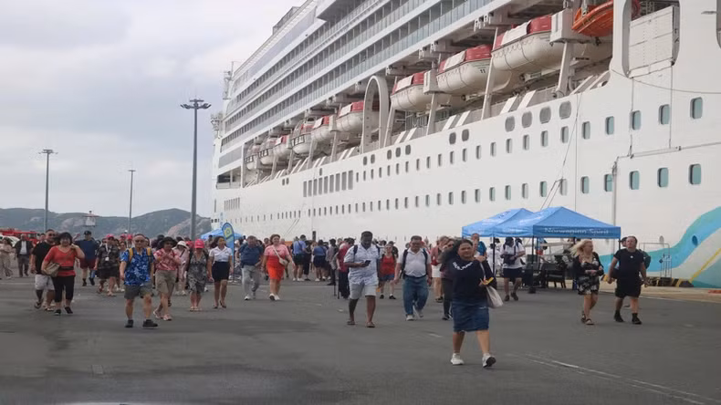 庆和省迎来大量外国游客。