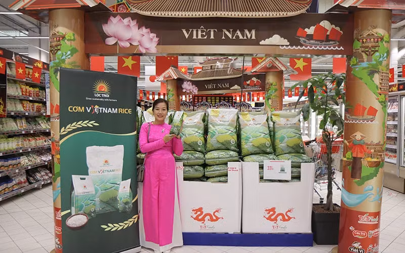 “越南米饭”品牌的大米产品已上架法国E.Leclerc超市和法国连锁超市家乐福。