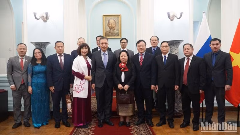 双方代表合影。