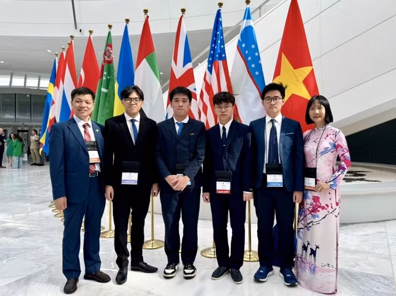 参加2024第35届国际生物学奥林匹克竞赛的越南国家队。（图片来源：dangcongsan.vn）