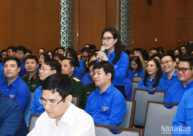 青年代表希望政府总理向年经一代分享意见、建议,并转达信息和期望。 青年代表希望政府总理向年经一代分享意见、建议,并转达信息和期望。