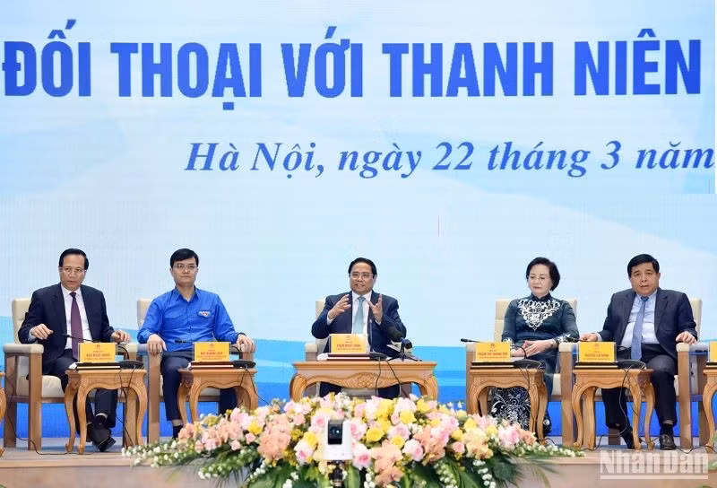 范明正总理和各部门、行业、共青团中央代表参加对话会。 范明正总理和各部门、行业、共青团中央代表参加对话会。