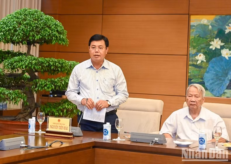 金瓯省省委书记阮进海在会见中发表讲话。