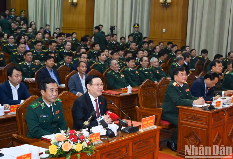 国会主席王廷惠以线上方式与全国边防战士交流。