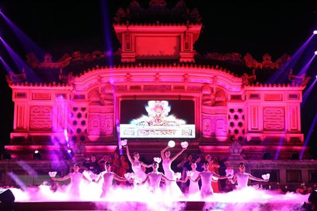 2023年顺化传统手工艺节上的表演节目。（图片来源：越通社）