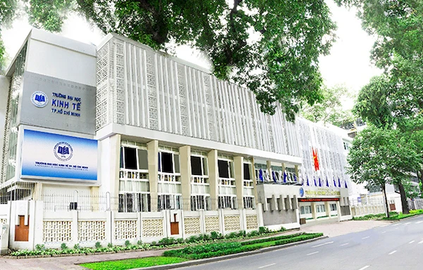 胡志明市经济大学。