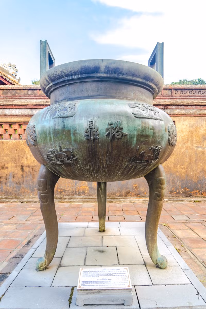 顺化皇宫九鼎。