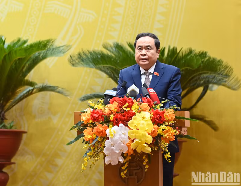 国会主席发表指导性讲话。