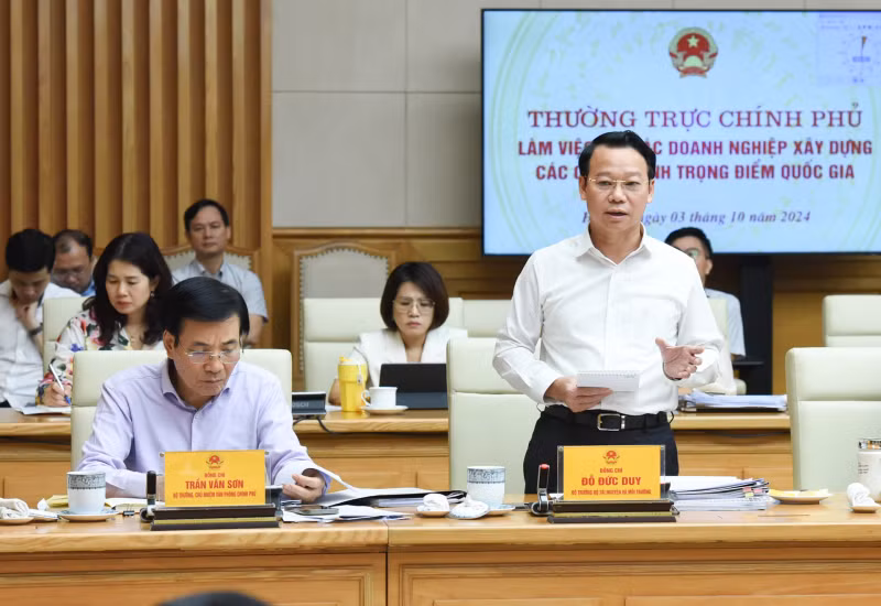 自然资源与环境部部长杜德唯发表讲话。