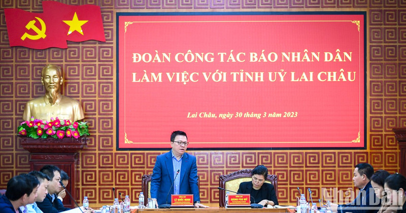 黎国明同志在会议上发言。