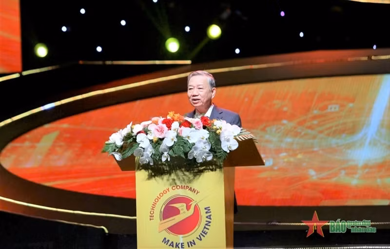 越共中央总书记苏林最近在第六届数字技术企业发展国家论坛上发表讲话。（图片来源：qdnd.vn）