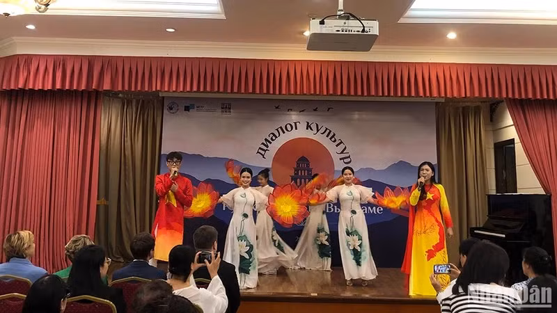 开幕式上的文艺节目。