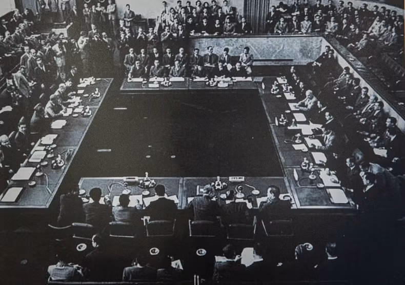 日内瓦会议的一场会议全景。