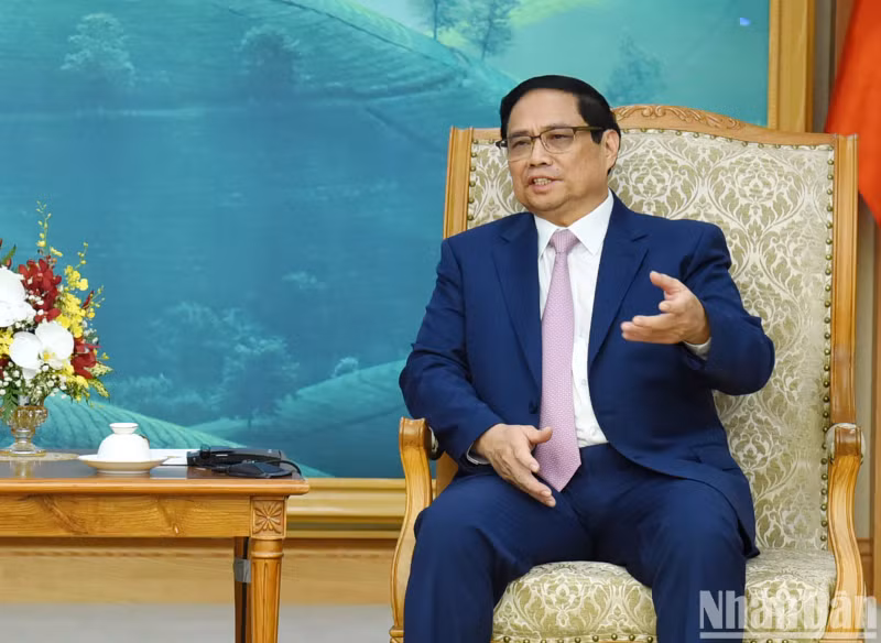 越南政府总理范明正发表讲话。