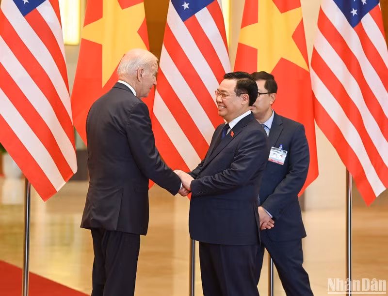 国会主席王廷惠欢迎美国总统乔·拜登。