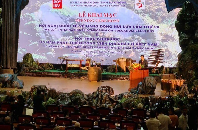 第20届火山洞穴国际会议开幕式。