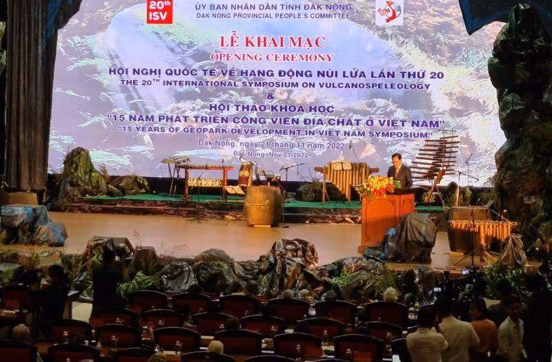 第20届火山洞穴国际会议开幕式。