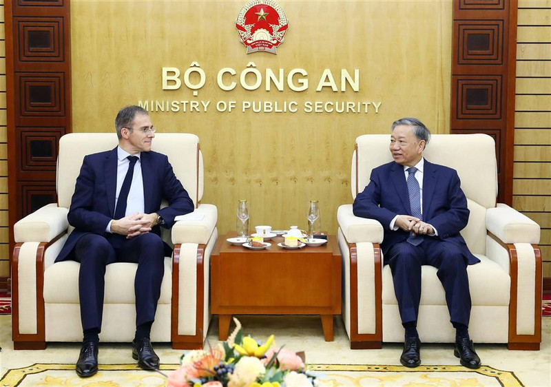 苏林大将会见法国国防国际咨询集团主席塞缪尔·弗林甘特。（图片来源：公安报网）