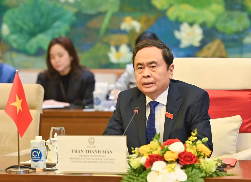 国会主席陈青敏发表讲话。 国会主席陈青敏发表讲话。