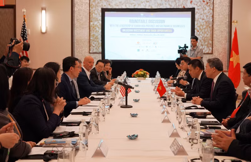 座谈会场景。（图片来源：baokhanhhoa.vn）