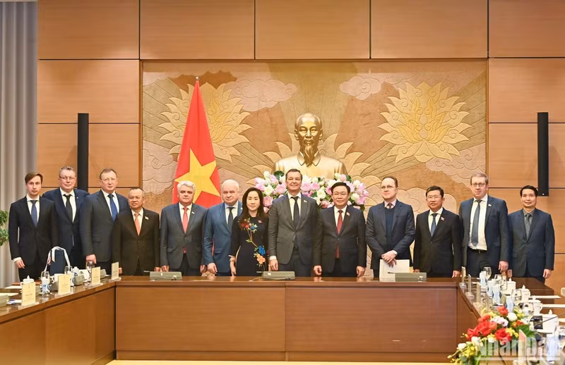 双方代表合影。