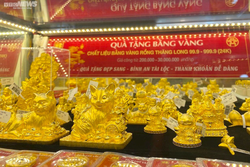 猫型金饰。