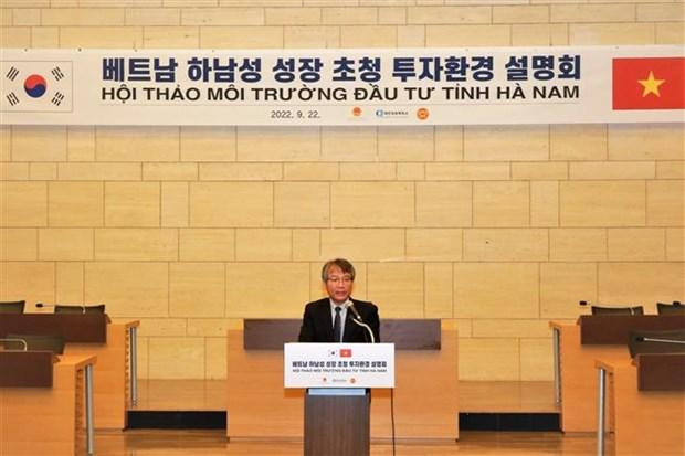 越南驻韩国大使阮武松出席研讨会并发表讲话。（图片来源：越通社）