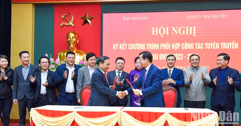 《人民报》社与太原省省委加强媒体合作。