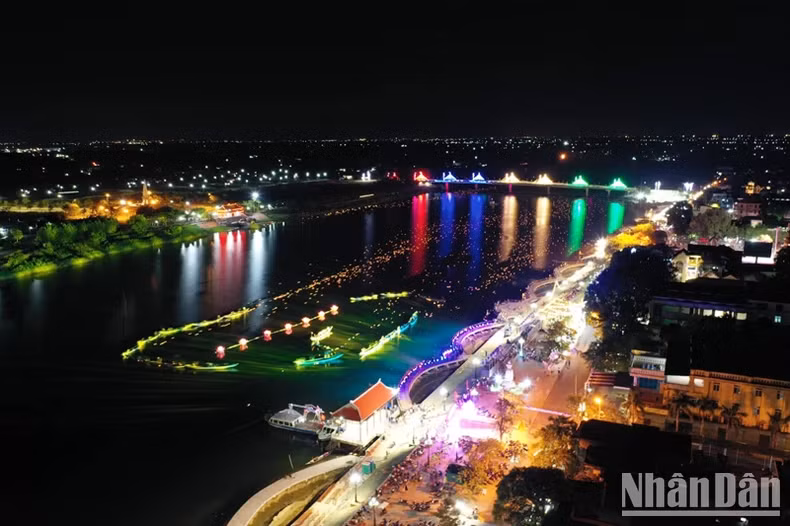 石捍江南岸花落码头。